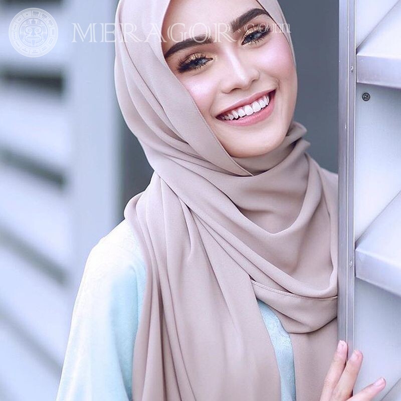 Mujer musulmana hermosa foto en avatar Árabe, musulmán