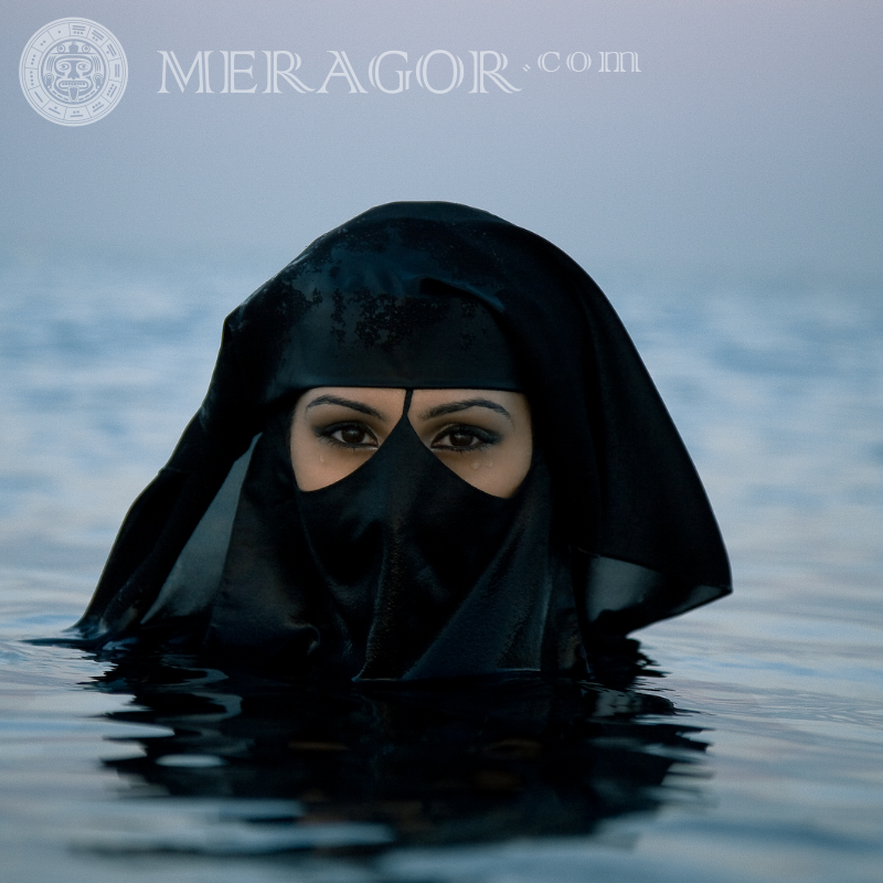 Mulher muçulmana sem rosto no avatar Arabes, muçulmanos No mar Engraçados