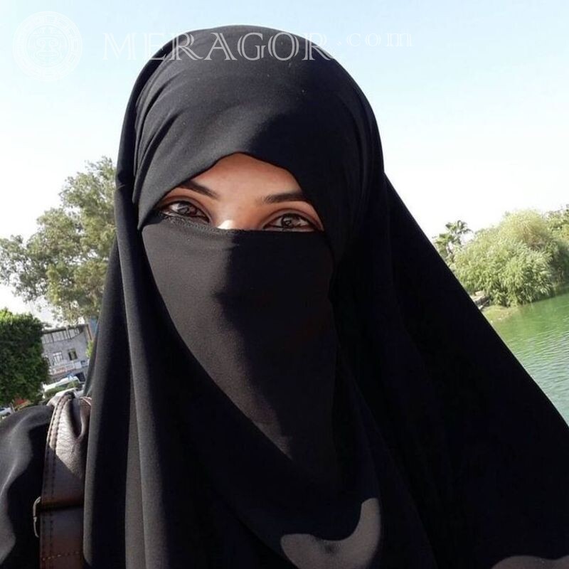 Foto de uma garota muçulmana sem rosto em um avatar Arabes, muçulmanos