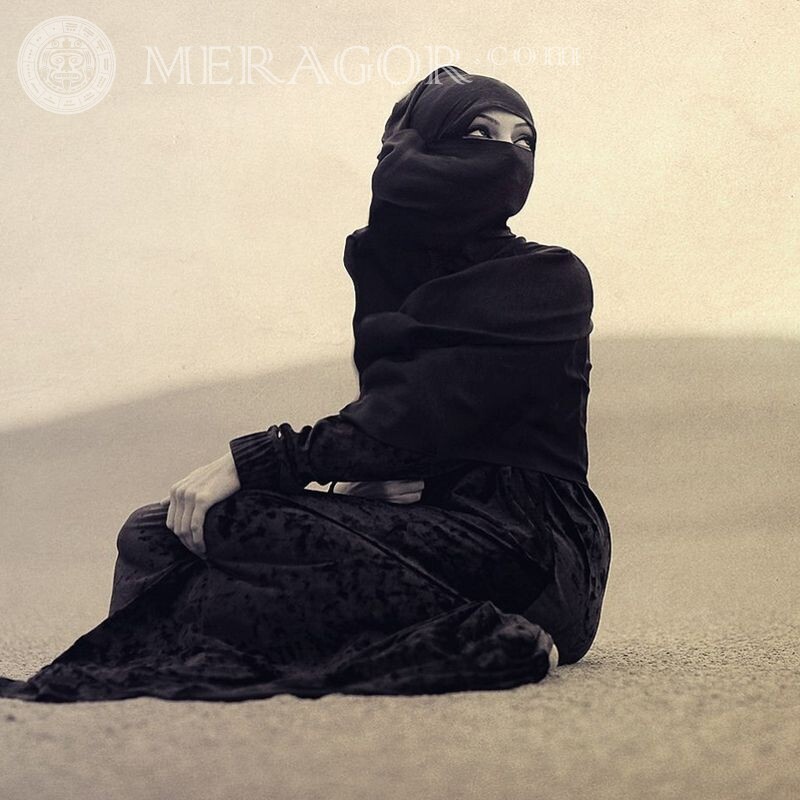 Красивая фотография на аватар мусульманка Арабы, мусульмане Черно-белые