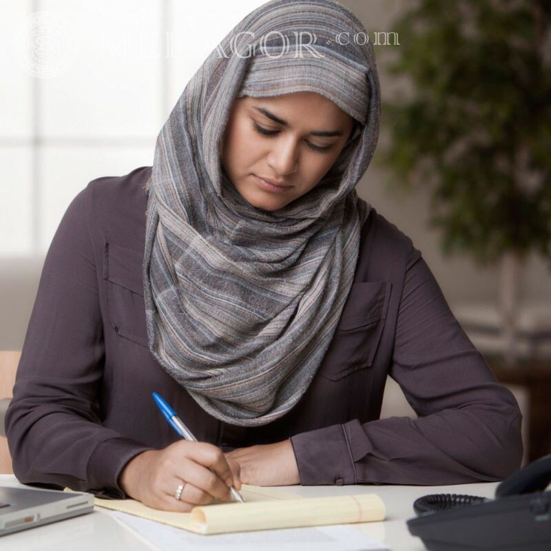 Geschäftsfrau muslimisches Frauenfoto für Avatar Araber, Muslime