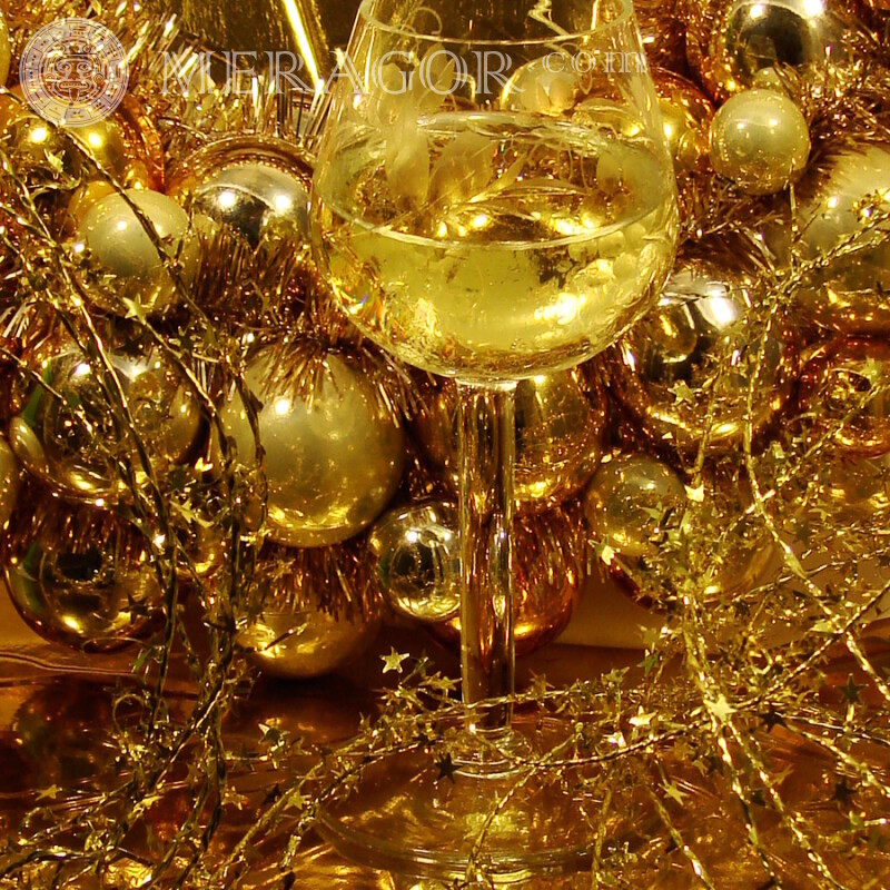 Uma taça de champanhe para o ano novo ava Feriados Para o ano novo