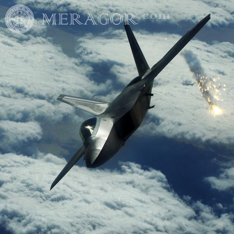 Baixe a foto no avatar de uma aeronave militar gratuita Equipamento militar Transporte