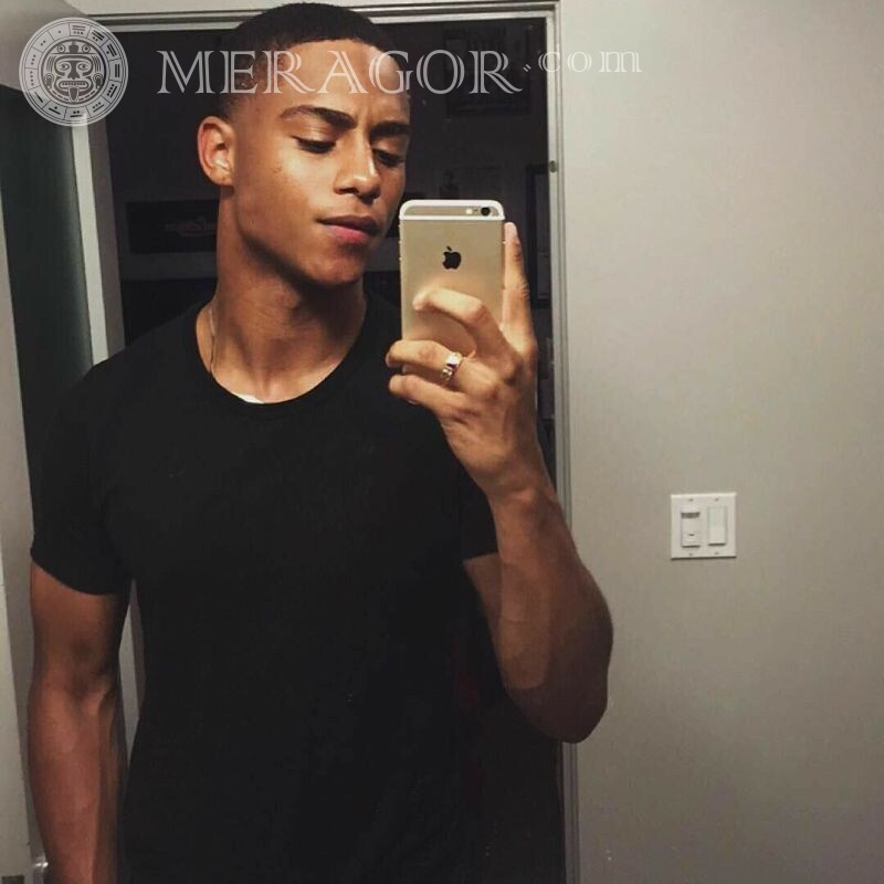 Selfie des Schwarzen auf Avatar Schwarze Jungen  Junge