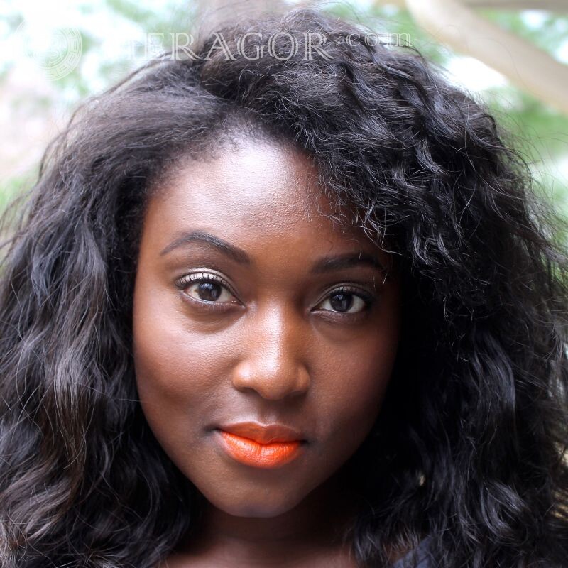 Schwarze Frau auf Avatar | 0 Schwarze Bruenette Gesichter, Porträts