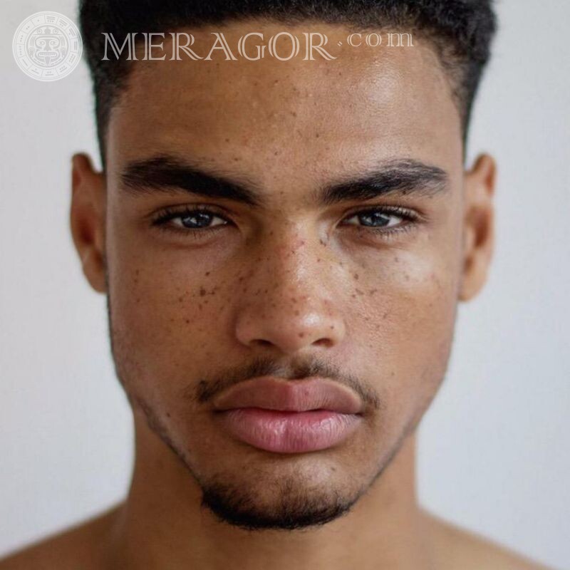 Descargar una foto de un hombre negro en un avatar Rostros de chicos Negros Caras, retratos