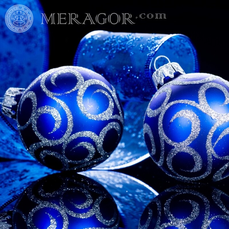 Синие новогодние шары на аву Праздники Новогодние
