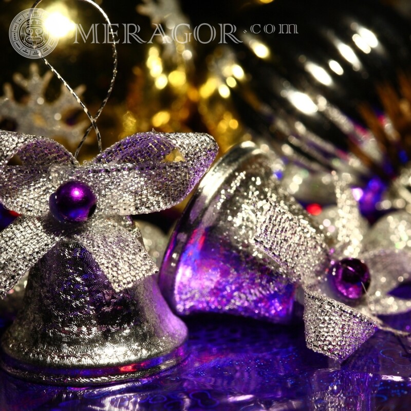 Новогодние игрушки колокольчики на аватарку Праздники Новогодние
