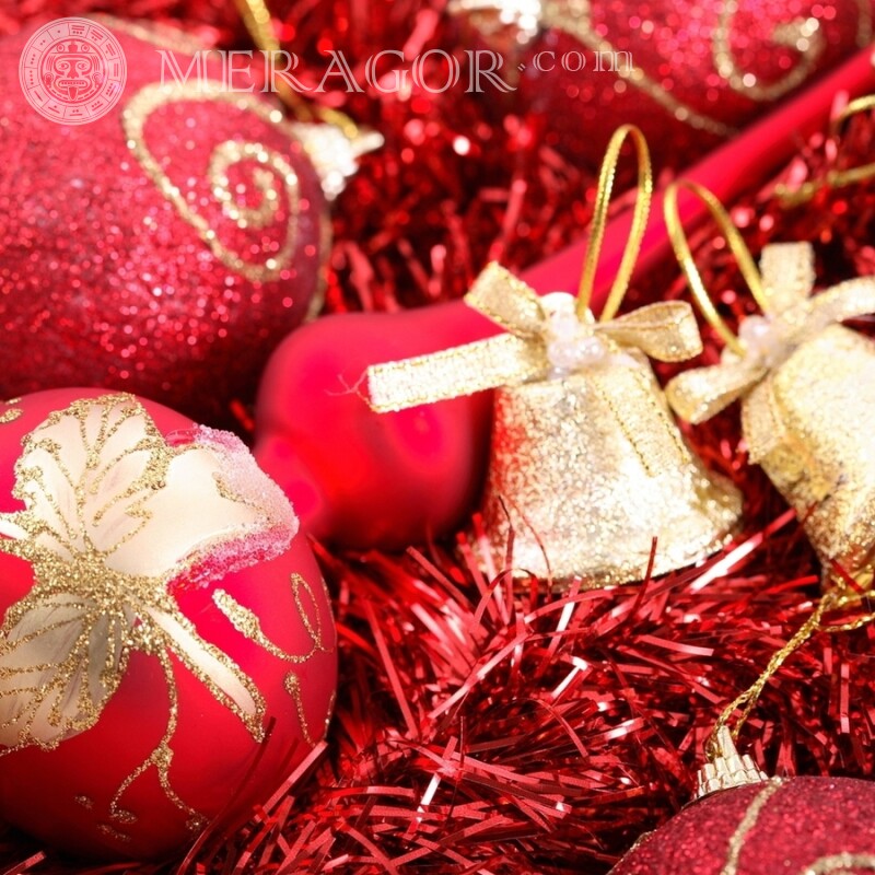 Червоні ялинкові іграшки на аватарку Свято На новий рік