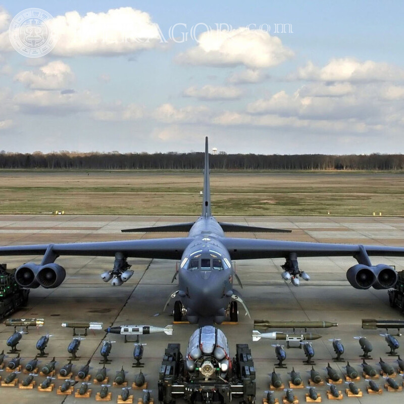 Laden Sie das Foto für einen Bomber kostenlos auf Ihr Profilbild herunter Militärische Ausrüstung Transport