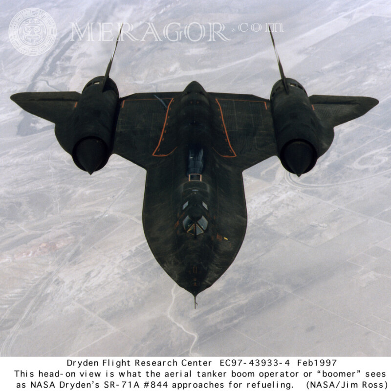 Foto für einen Mann auf dem Profilbild eines Militärflugzeugs herunterladen Militärische Ausrüstung Transport