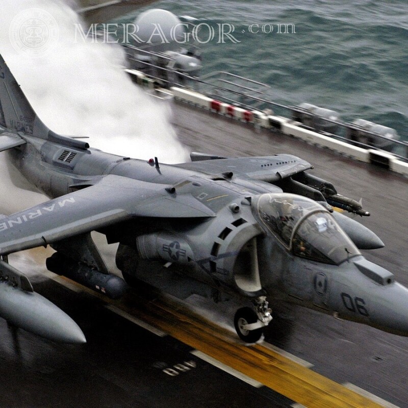 Téléchargez la photo d'un gars sur la photo de profil pour un avion militaire gratuit Équipement militaire Transport