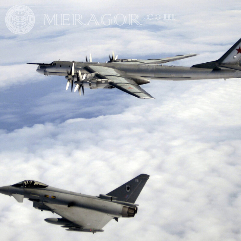 Téléchargez la photo des avions militaires gratuitement pour un gars sur la photo de profil Équipement militaire Transport