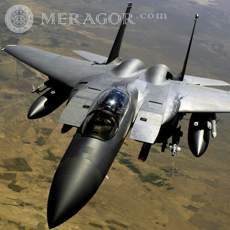 Laden Sie kostenlos ein Foto eines Militärflugzeugs für das Profilbild eines Mannes herunter Militärische Ausrüstung Transport