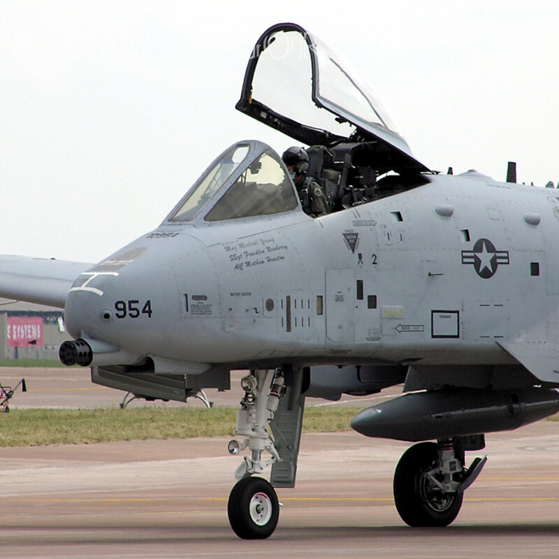 Baixe um avião militar em um avatar para uma foto de cara Equipamento militar Transporte