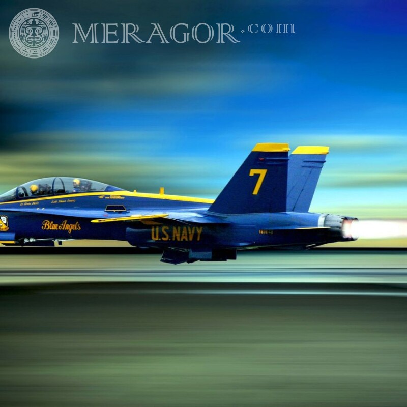 Laden Sie auf Ihrem Avatar-Foto kostenlos ein Militärflugzeug für einen Mann herunter Militärische Ausrüstung Transport