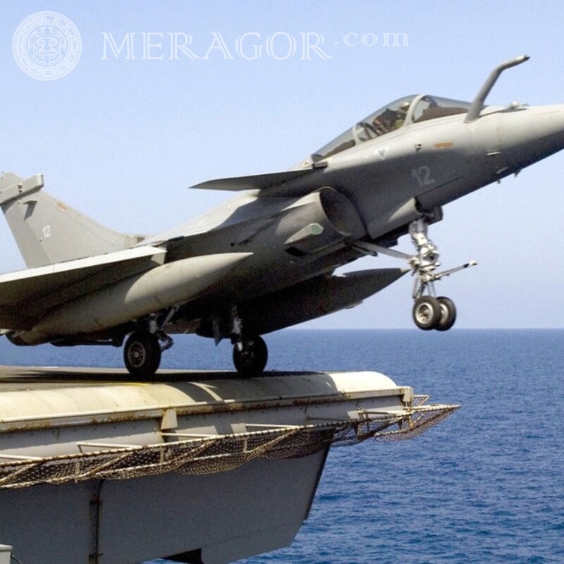 Laden Sie auf Avatar ein Foto eines Militärflugzeugs herunter Militärische Ausrüstung Transport