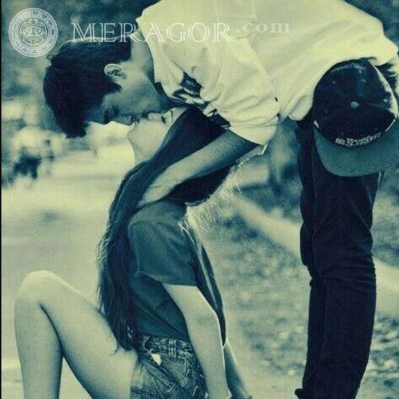 Guy avec une fille baiser sur avatar Mec avec une fille Amour Noir et blanc