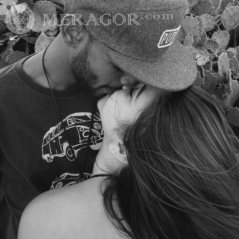Faceless kiss avatar picture Love Boy with girl