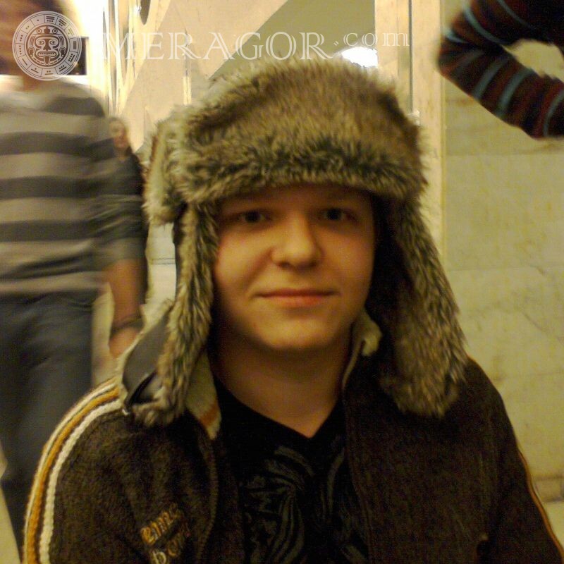 Der Typ mit dem coolen Hut auf dem Avatar Russen In der Kappe Gesichter, Porträts