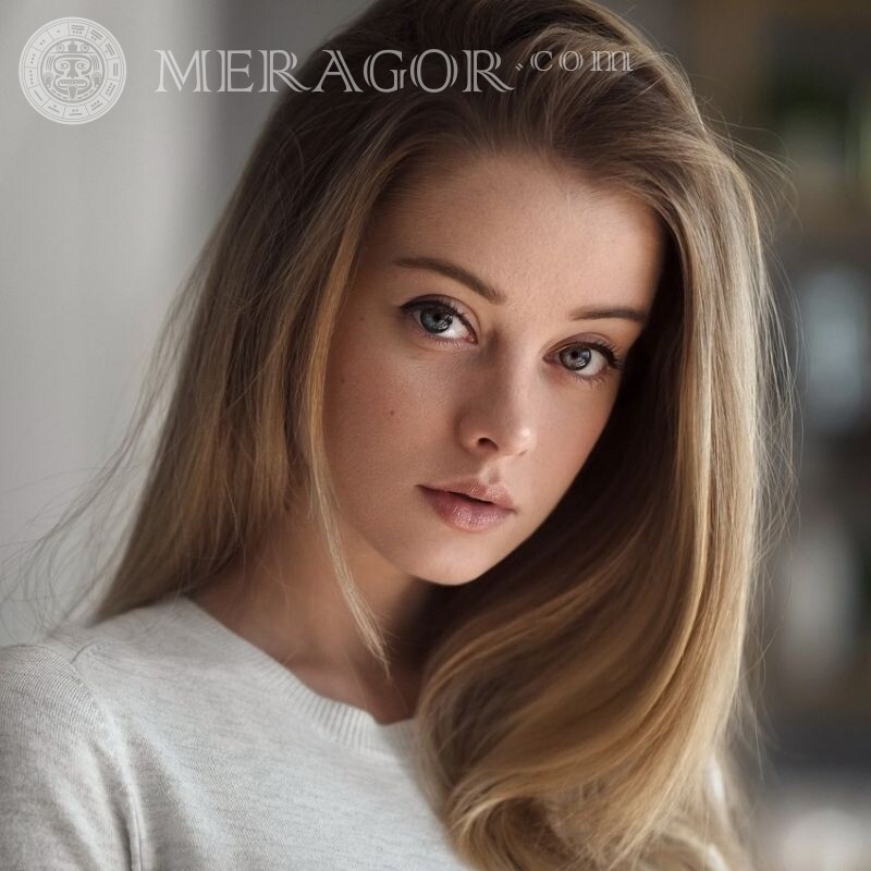 Schönes blondes Haar auf einem Avatar auf einem Profil Gesichter von kleinen Mädchen Schön Gesichter, Porträts