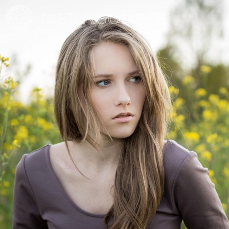 Avatar für ein Mädchen mit hellbraunen Haaren Gesichter, Porträts Dunkelblonde