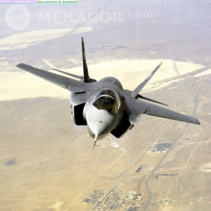 Descargar foto gratis para un chico en la foto de perfil de un avión militar Equipamiento militar Transporte