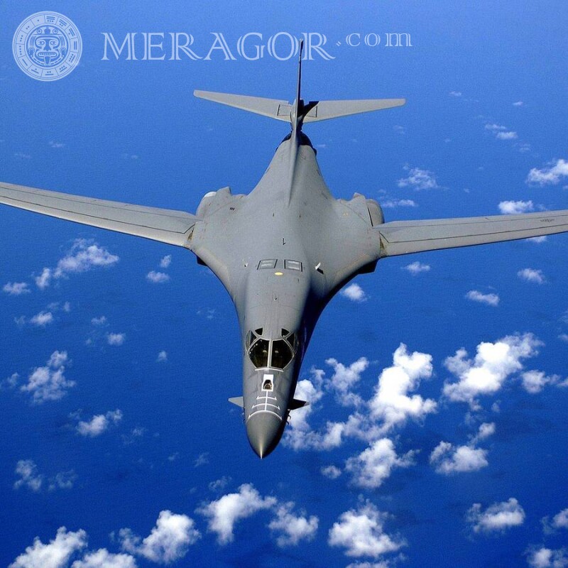 Téléchargez gratuitement une photo d'avion militaire pour l'avatar TikTok Équipement militaire Transport