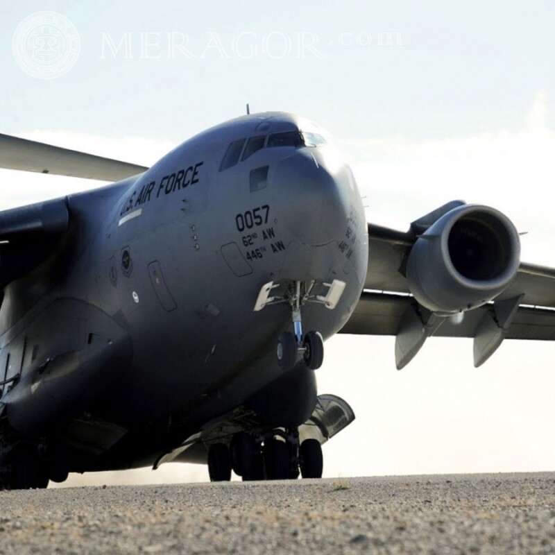 Download gratuito de foto para avatar de um avião militar americano de carga para um cara Equipamento militar Transporte