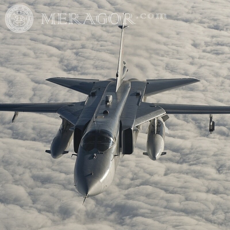 Descarga de fotos para un chico en un avión militar sobre las nubes en la foto de perfil Equipamiento militar Transporte