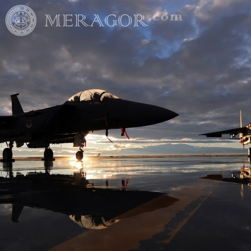 Download gratuito de foto de avião militar para um cara no avatar Equipamento militar Transporte