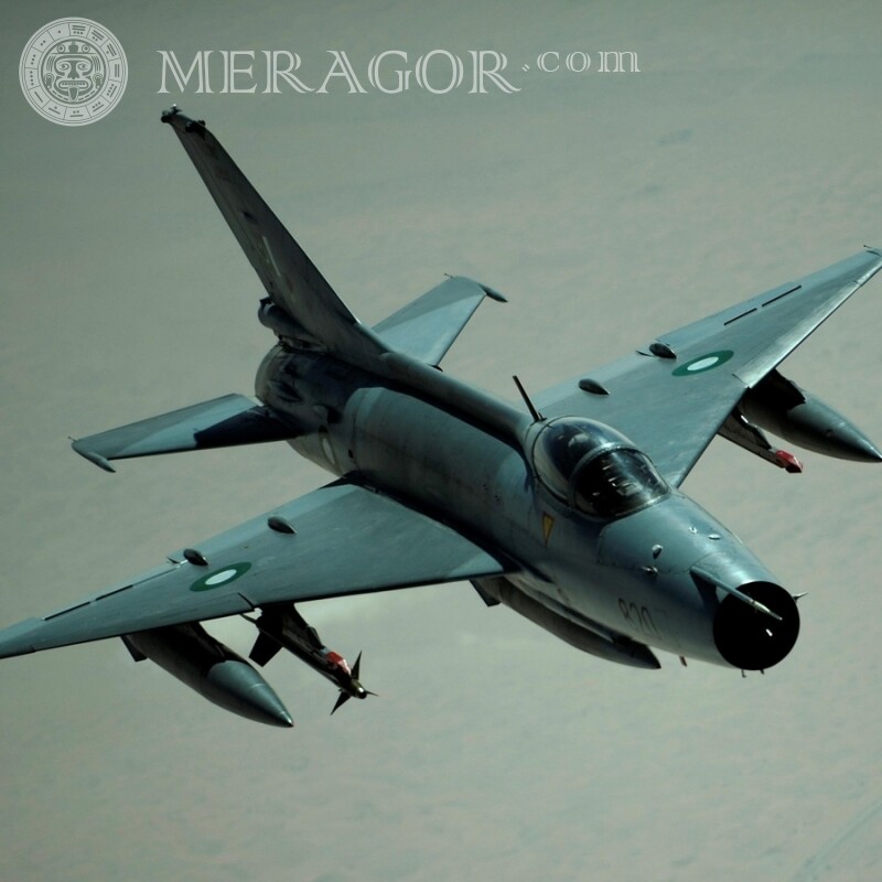 Avião militar com foto de avatar grátis para rapaz Equipamento militar Transporte