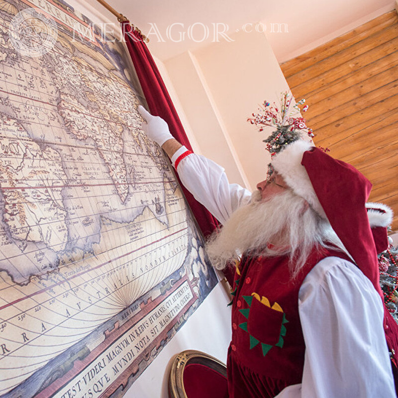 Дед мороз у карты Дед мороз Новогодние Праздники