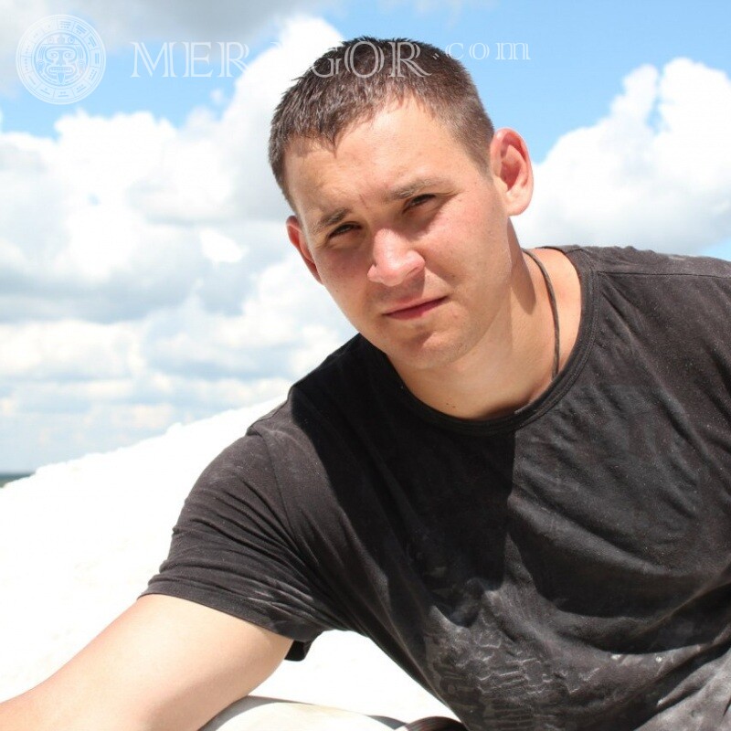 Photo of a man for avatar download | 2 Men Simple