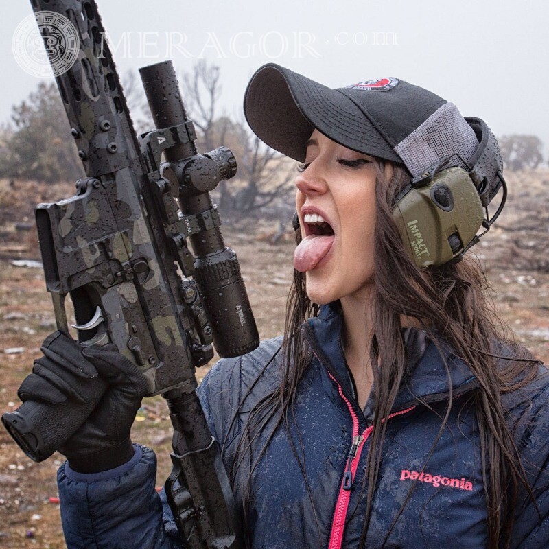 Фото девушки с винтовкой на аву скачать С оружием, воины Counter-Strike Standoff В кепке, шапке