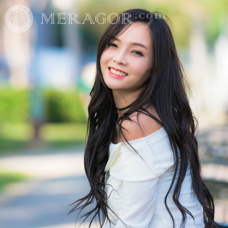 Chica japonesa simple con pelo largo Asiáticos Morenas Niñas