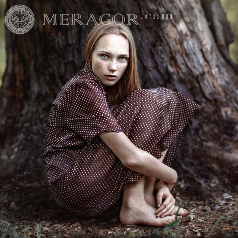 Fair-haired girl barefoot under a tree photo for icon Simple Full height Small girls Girls