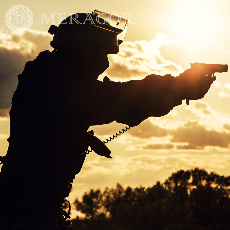 Guerrier des forces spéciales avec des armes à la page Counter-Strike Avec arme Silhouette