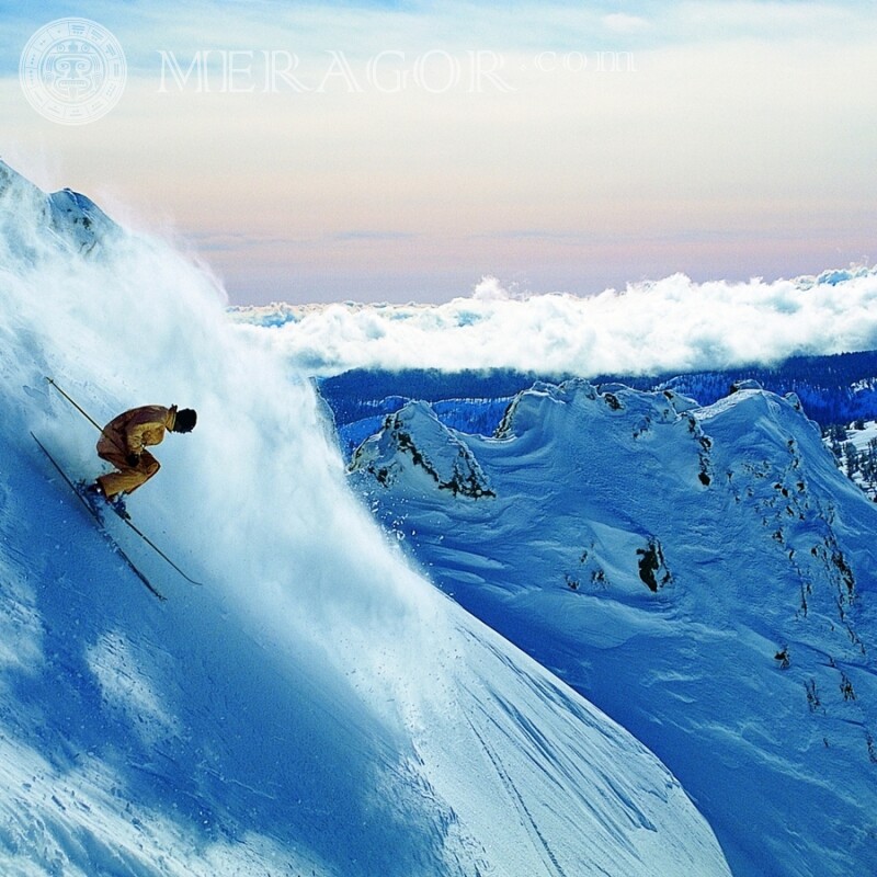Лыжник в горах на аву Esquí, snowboard Invierno Deportivos