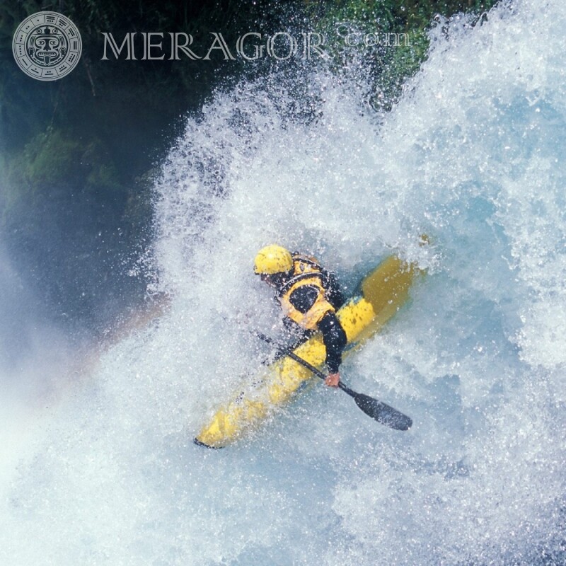 Foto extrema de caiaque em sua foto de perfil Surf, natação