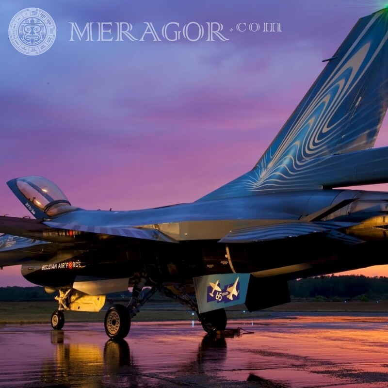Foto auf Avatar für kerlfreie Militärflugzeuge Militärische Ausrüstung Transport