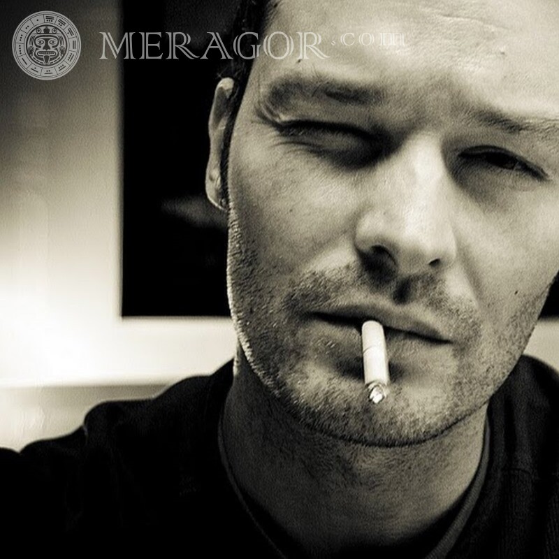 Foto eines Mannes mit einer Zigarette auf seinem Avatar herunterladen Raucher Gesichter, Porträts Alle Gesichter Gesichter von Jungs