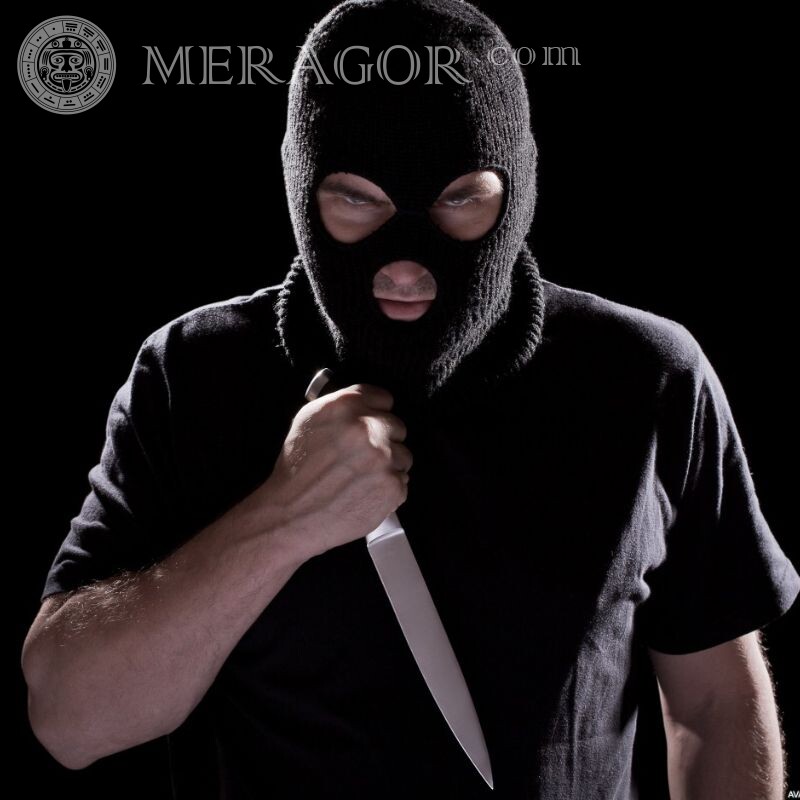 Un hombre con una máscara con un cuchillo en su avatar. Standoff Todos los juegos Counter-Strike