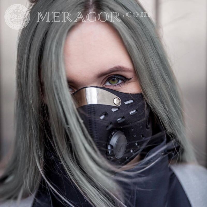Chica con máscara de gas en avatar En una mascara de gas Pelo