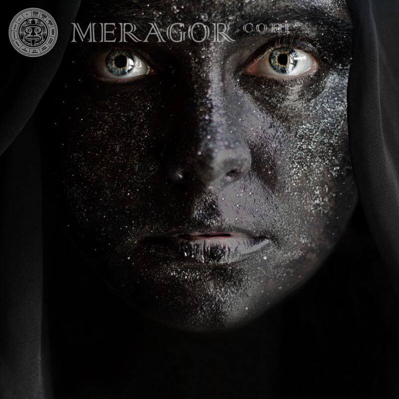 Черная краска на лице, аватары с масками Лица девушек В маске Лица, портреты Все лица